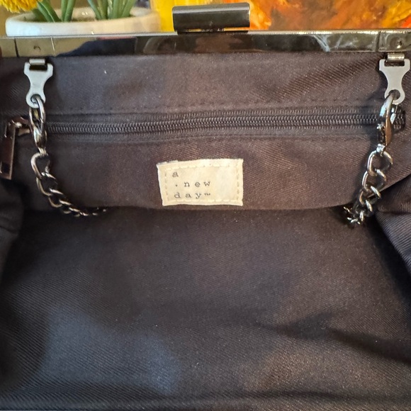 Elegant Black Chain Clutch - Picture 4 of 4